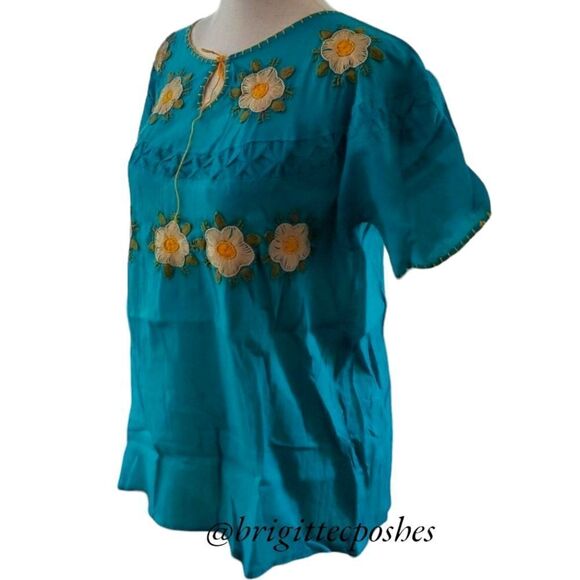 HANDMADE Traditional Embroidered Mexican Blouse - Picture 3 of 12